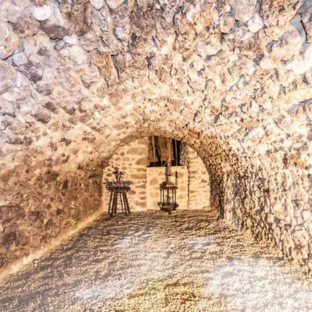 La Voisine Nyaraló